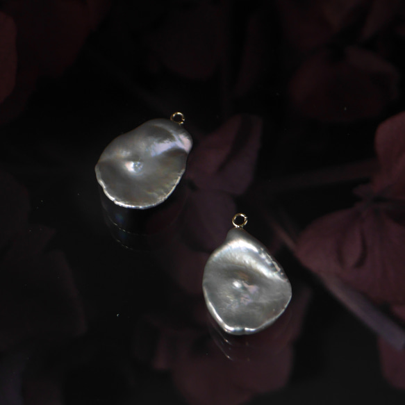 #957 獨一無二的 K10 灰色罌粟珍珠單枚穿孔或耳環 第2張的照片