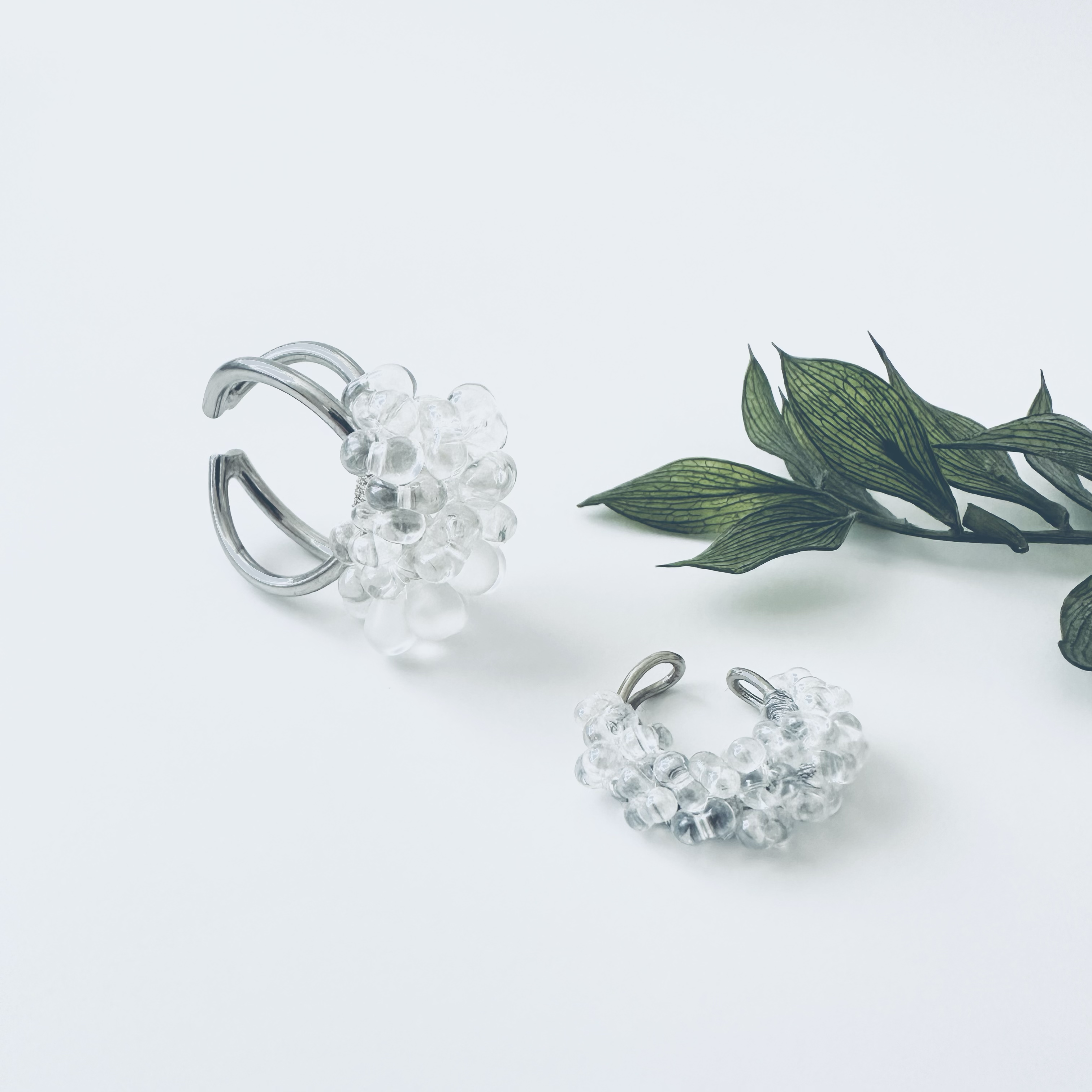 【creema特集掲載】つぶつぶガラスビーズ刺繍2連メタルイヤーカフ(2個セット)【受注製作】#30