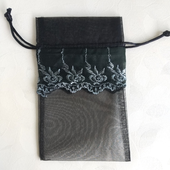 オーガンジー刺繍ポーチ（２枚セット）　巾着袋 2枚目の画像