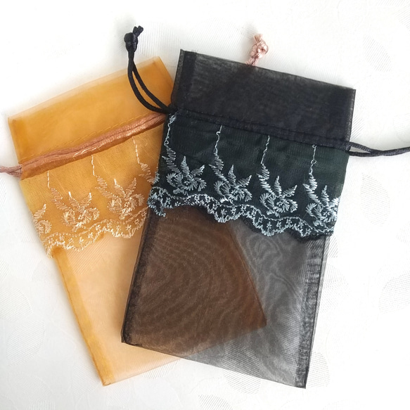 オーガンジー刺繍ポーチ（２枚セット）　巾着袋 1枚目の画像
