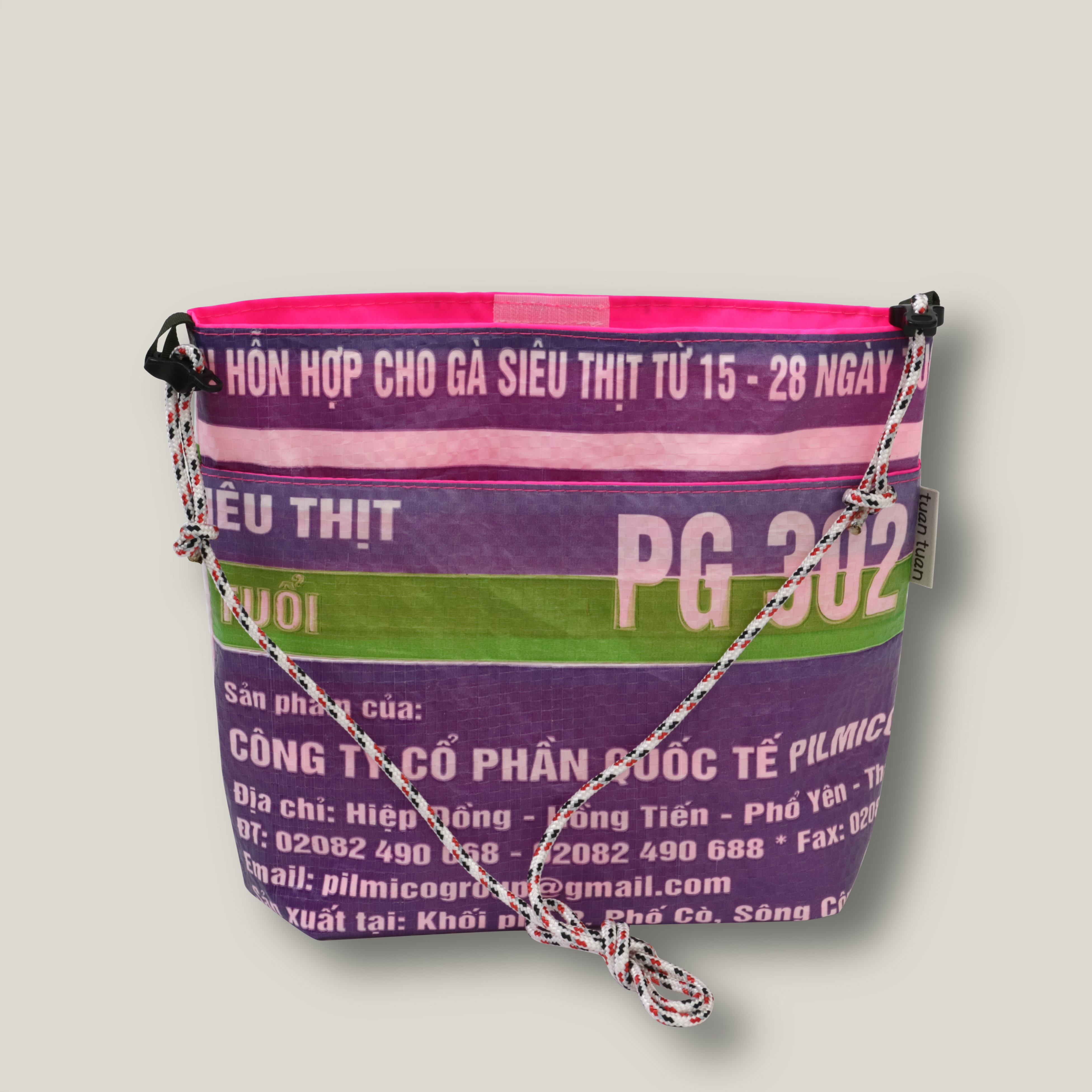 超軽量、新感覚サコッシュ　アップサイクル　ハンドフリー