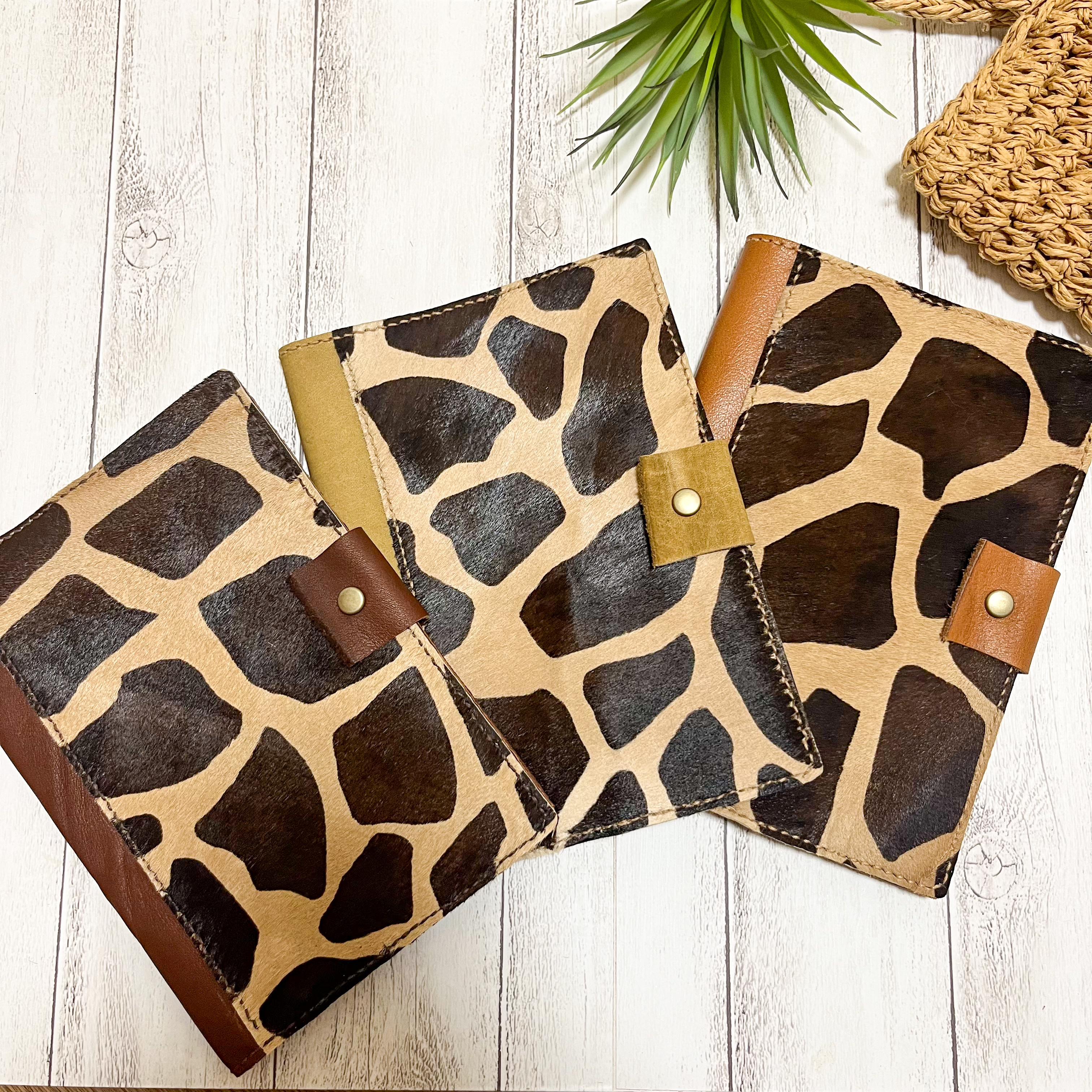 キリン柄　ハラコ　スケジュール帳カバー　ブックカバー  手帳カバー　B6サイズ　革　本革　レザークラフト　2025