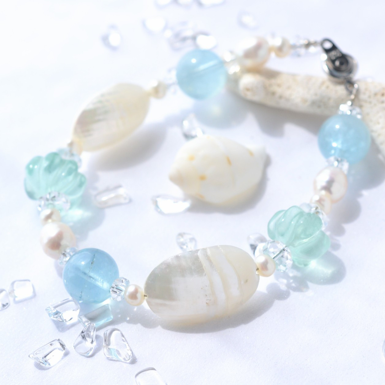 マリンブルーのブレスレット