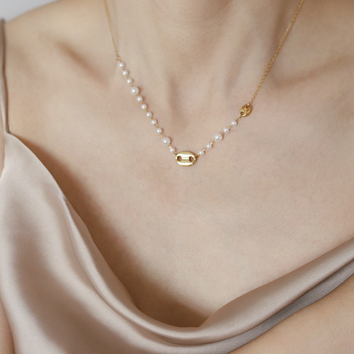 しずく形のシェルの表情がおしゃれなネックレス K18YG しずく形のシェルの表情がおしゃれなネックレス K18YG（しずく形