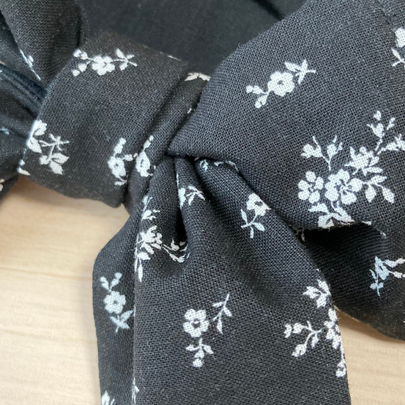 《保冷剤付》綿麻 ネッククーラー 黒×白 小花 選べる2type ／ シンプル 暑さ対策 クール スカーフ 夏 2枚目の画像
