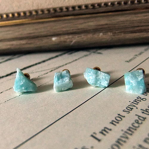 アマゾナイト原石一粒ピアス ピアス（スタッド・一粒） kakerat
