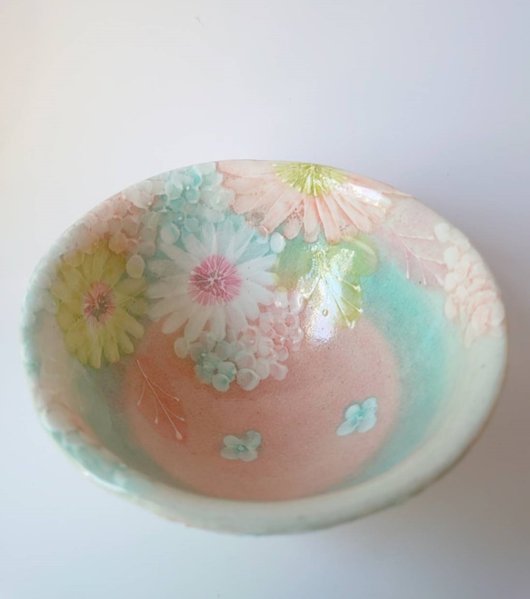 母の日Creema陶器市2024 工房ゆずりは お茶碗　優しいピンクとブルーの繊細な絵柄　彩化粧花　43383 2枚目の画像