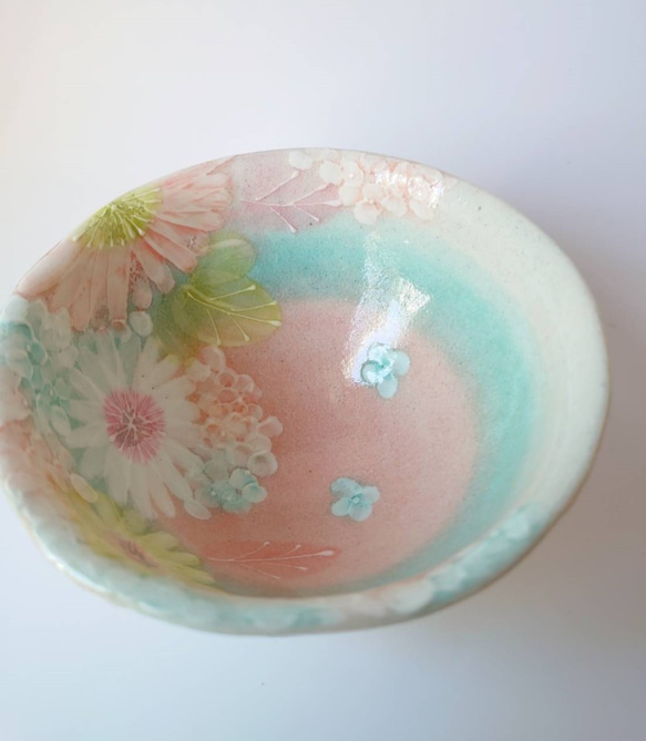 母の日Creema陶器市2024 工房ゆずりは お茶碗　優しいピンクとブルーの繊細な絵柄　彩化粧花　43383 3枚目の画像