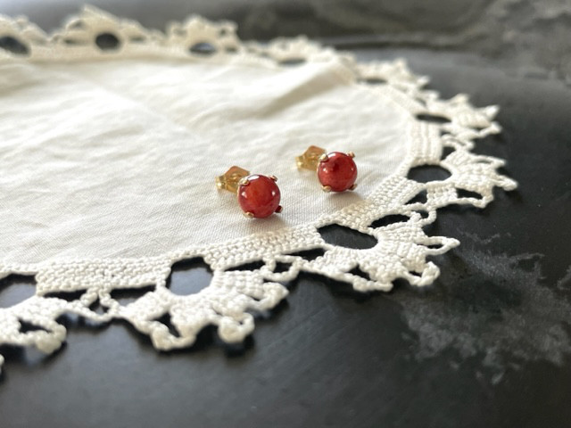 ＊14kgf　スパイニーオイスターシェルの一粒ピアス