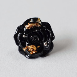 ｢japanese beauty roses｣  21【ピアス(イヤリング交換可)】バラ  ローズ 黒 ブラック 金箔 3枚目の画像