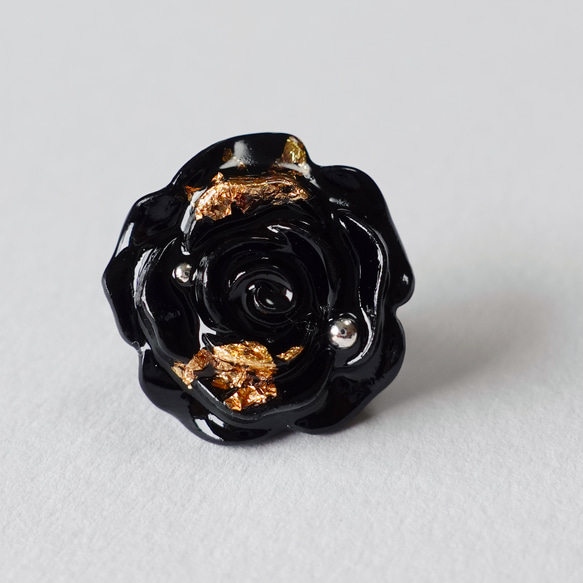 ｢japanese beauty roses｣  21【ピアス(イヤリング交換可)】バラ  ローズ 黒 ブラック 金箔 3枚目の画像