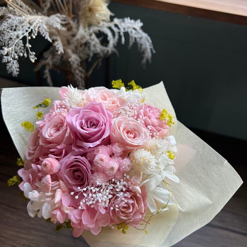 ピンクの可愛いプリザーブドフラワーブーケ 花束 薔薇 ローズ