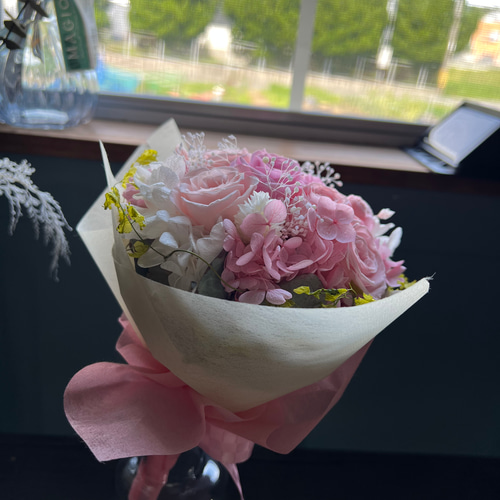 ピンクの可愛いプリザーブドフラワーブーケ 花束 薔薇 ローズ