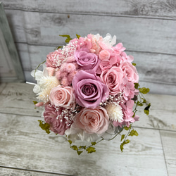ピンクの可愛いプリザーブドフラワーブーケ　花束　薔薇　ローズ　ウェディング　送別 9枚目の画像