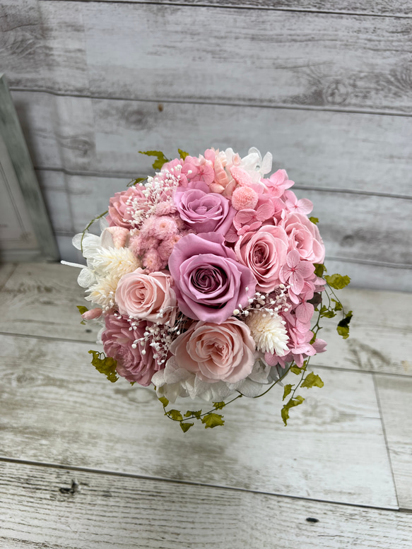 ピンクの可愛いプリザーブドフラワーブーケ　花束　薔薇　ローズ　ウェディング　送別 9枚目の画像