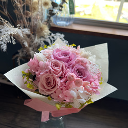 ピンクの可愛いプリザーブドフラワーブーケ　花束　薔薇　ローズ　ウェディング　送別 6枚目の画像