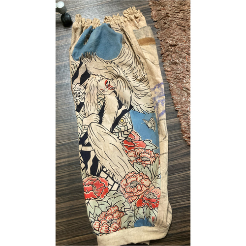 歌舞伎柄の手ぬぐいとのぼり旗(古布手書き)の柿渋染めパンツ 歌舞伎柄の手ぬぐいとのぼり旗(古布手書き)の柿渋染めパンツ