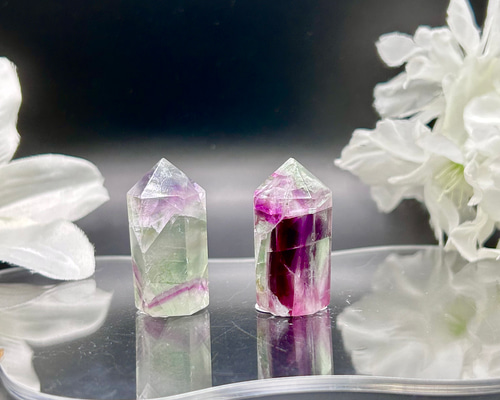 【*tomo*】天然石フローライトのポイント　置物NO.091805 tomo*】天然石フローライトのポイント 置物NO.091805 フローライト