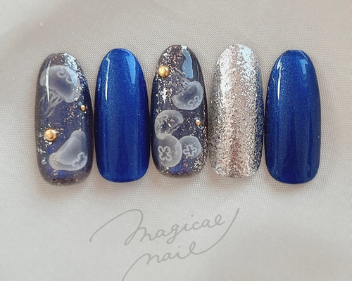 海にゆらゆら海月ネイルチップ 夏 深海 マグネット シルバー 青 水色