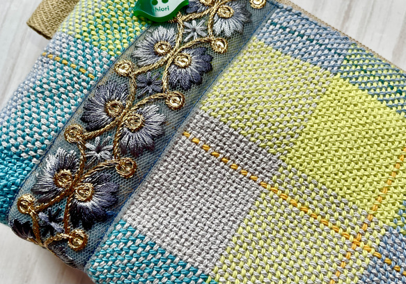 【動画付き　手縫いでも作れる織布付き制作キット難易度②】刺繍リボン付きファスナーポーチキット　ブルー系チェック 4枚目の画像