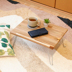 コンパクトなアカシアの折りたたみキッズテーブル 1枚目の画像