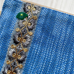 【動画付き　手縫いでも作れる織布付き制作キット難易度②】刺繍リボン付きファスナーポーチキット　段染めブルー系 3枚目の画像