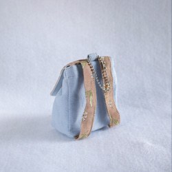 バッグにつけられるリュック型のミニミニポーチ《ベージュのお花》 3枚目の画像