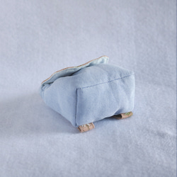 バッグにつけられるリュック型のミニミニポーチ《ベージュのお花》 4枚目の画像