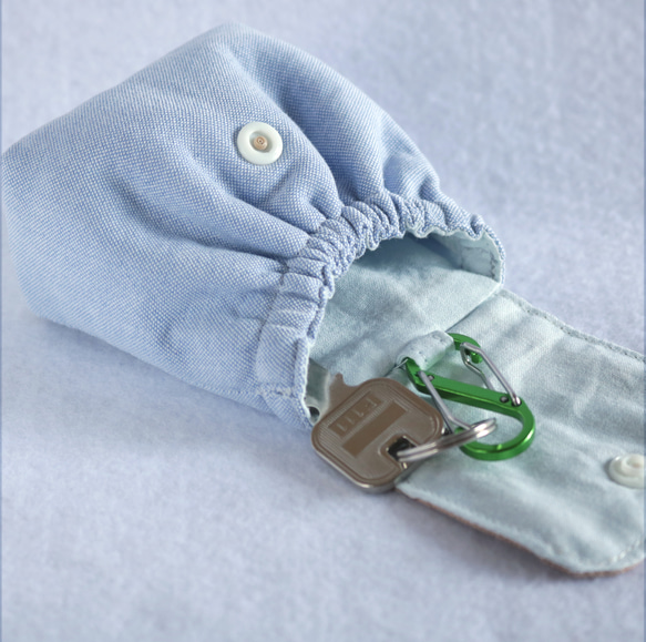 バッグにつけられるリュック型のミニミニポーチ《ベージュのお花》 6枚目の画像