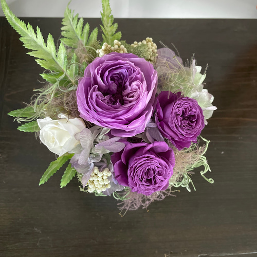 プリザーブドフラワーアレンジメント 紫と白のバラ プリザーブドフラワーアレンジメント 紫と白のバラ プリザーブド