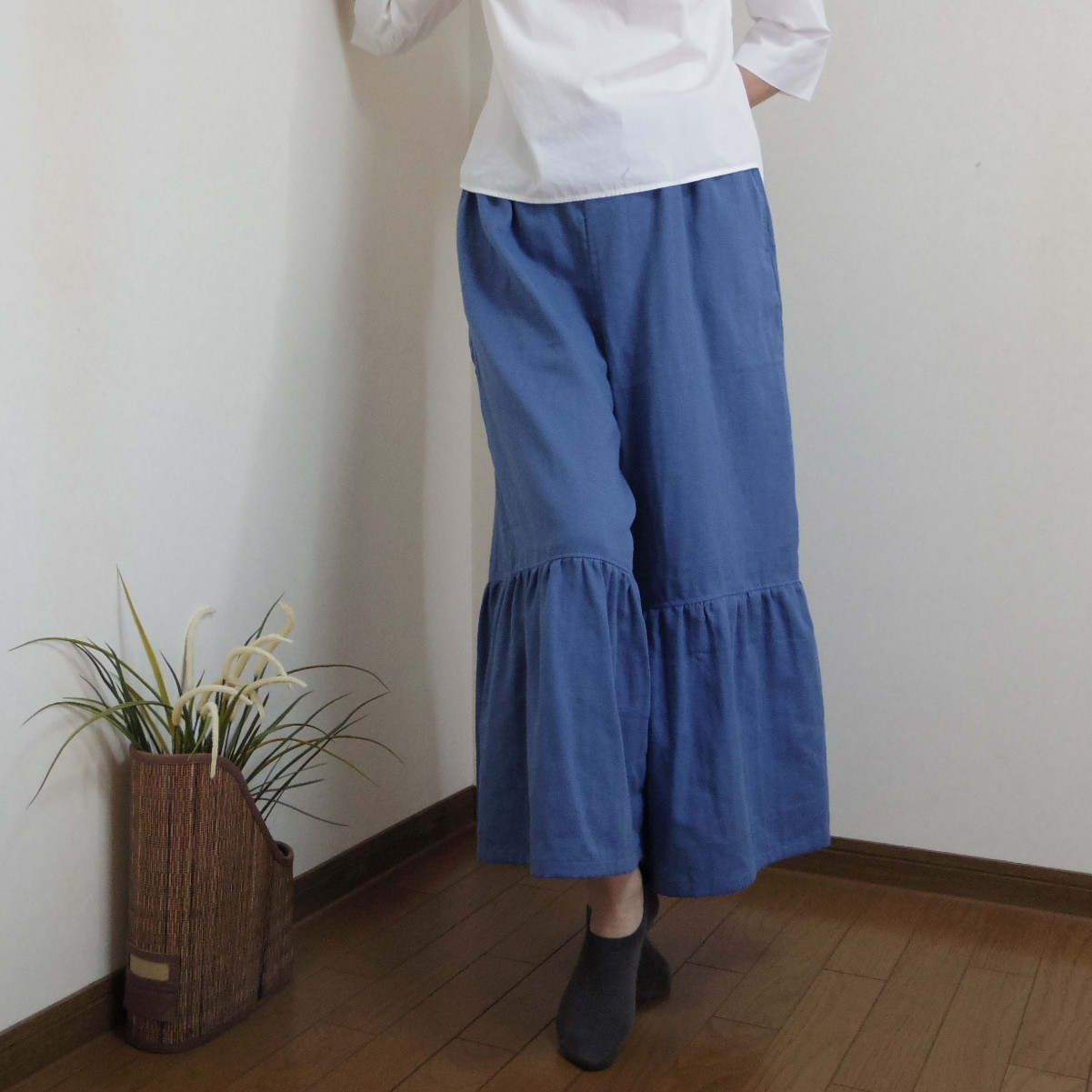 ふんわり涼しいダブルガーゼのティアードパンツ・ウルトラマリン 4,410円