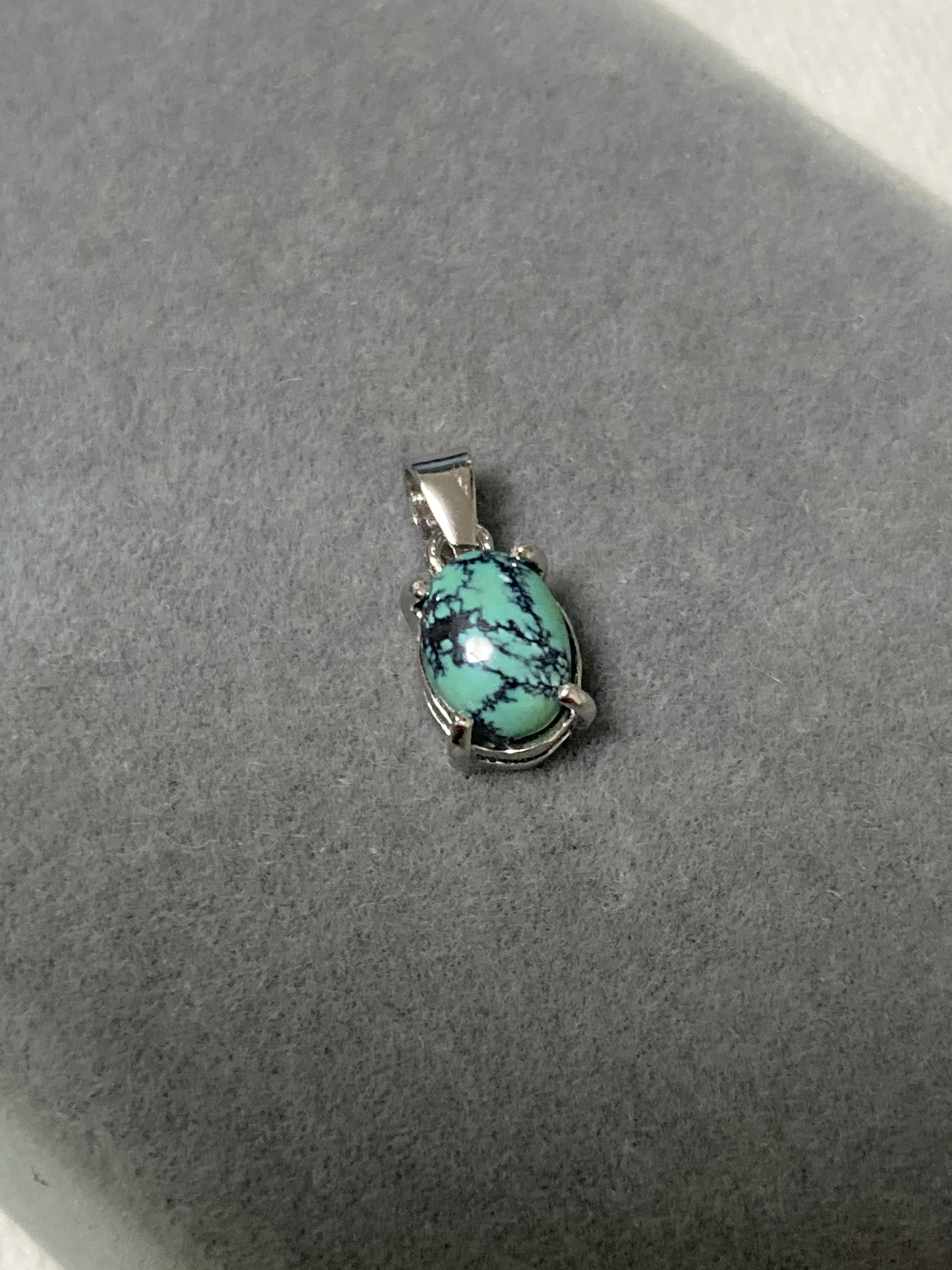 程良い存在感　7×5mmターコイズ  ペンダントヘッド天然石　一点物 ロジウムコーティングシルバー925