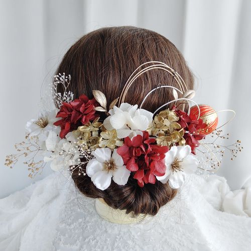 M*y様 morphoseワンピース　りんご柄　髪飾りセット リンゴの花×赤白金の紫陽花の成人式髪かざり 紅白 白無垢 水引 水引き