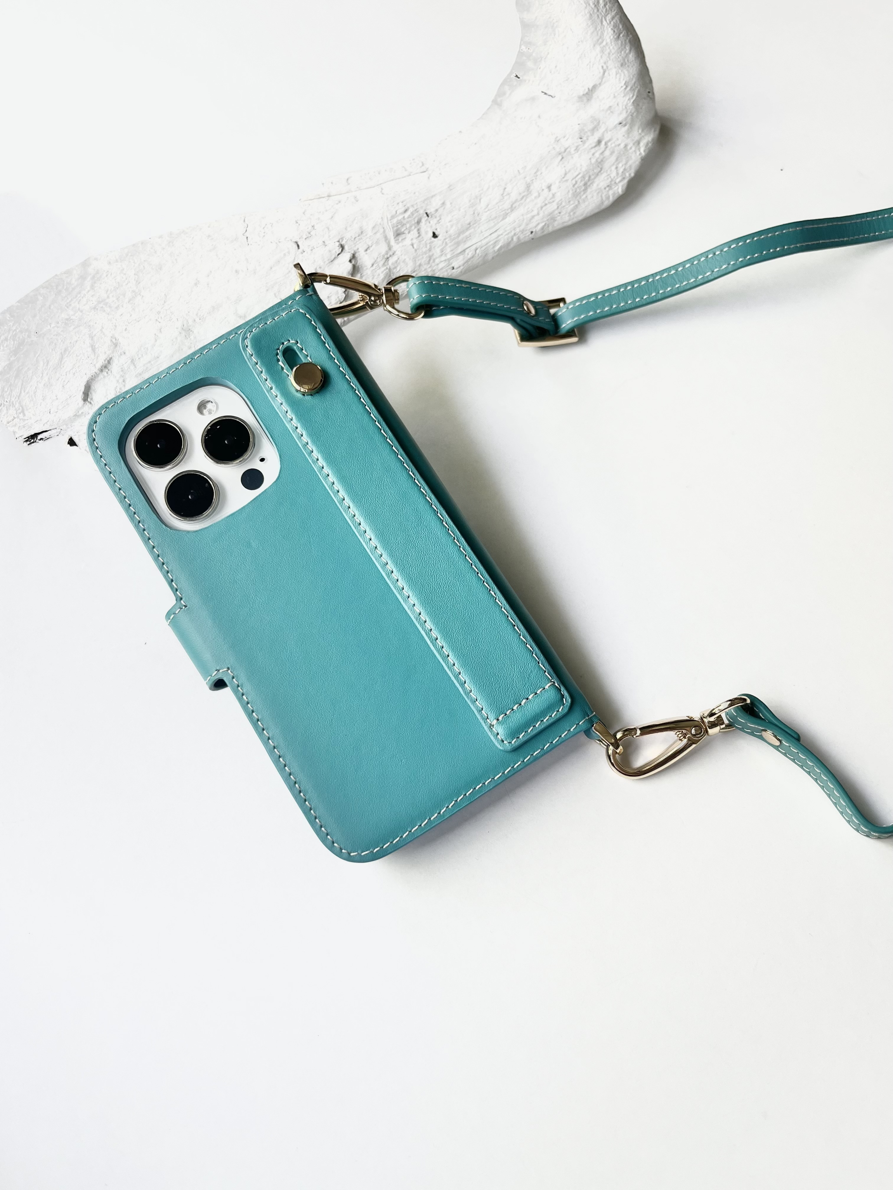 手帳型スマホケース　レザー　名入れ無料　ショルダー付き　イニシャルが入れられる　IPHONEケース