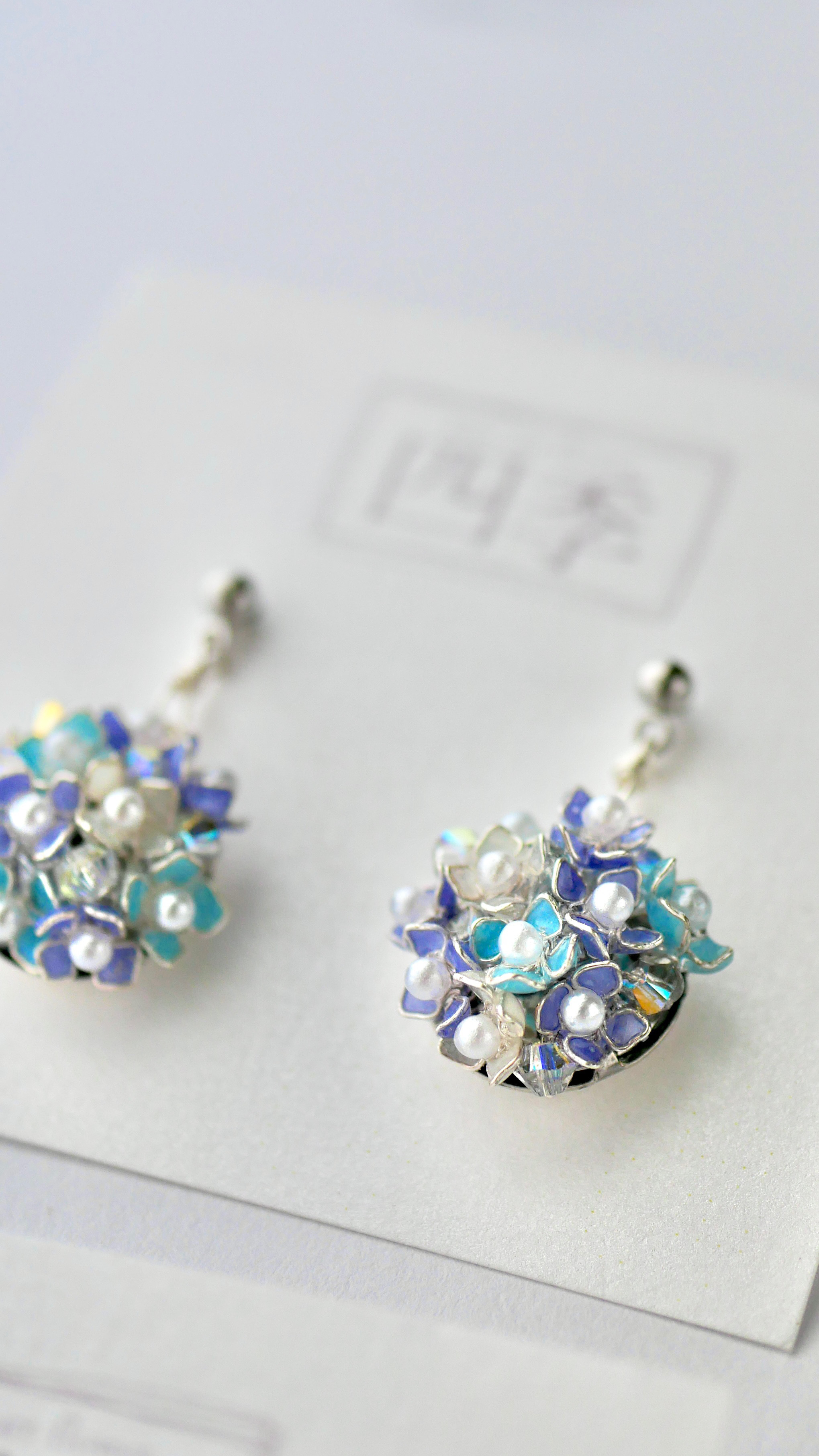 揺れる紫陽花　イヤリング/ピアス　【リニューアル】　マニキュアフラワー　ディップフラワー