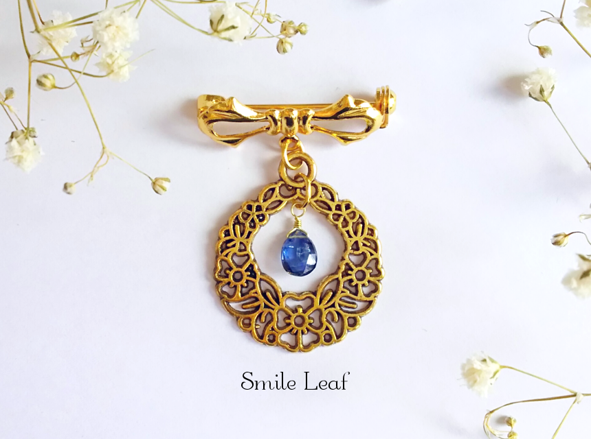 カイヤナイトのアンティーク風ブローチ