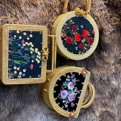 お花手刺繍ポーチ 2枚目の画像