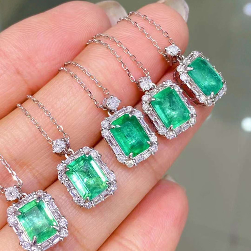 天然ダイヤモンド付きエメラルドペンダントk18 ネックレス 天然ダイヤモンド付きエメラルドペンダントk18 ネックレス
