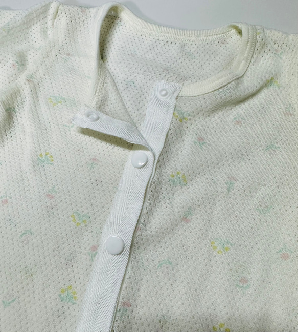 新品100cm 前開き半袖インナー　メッシュ肌着　女の子　介護服　入院医ケア 2枚目の画像