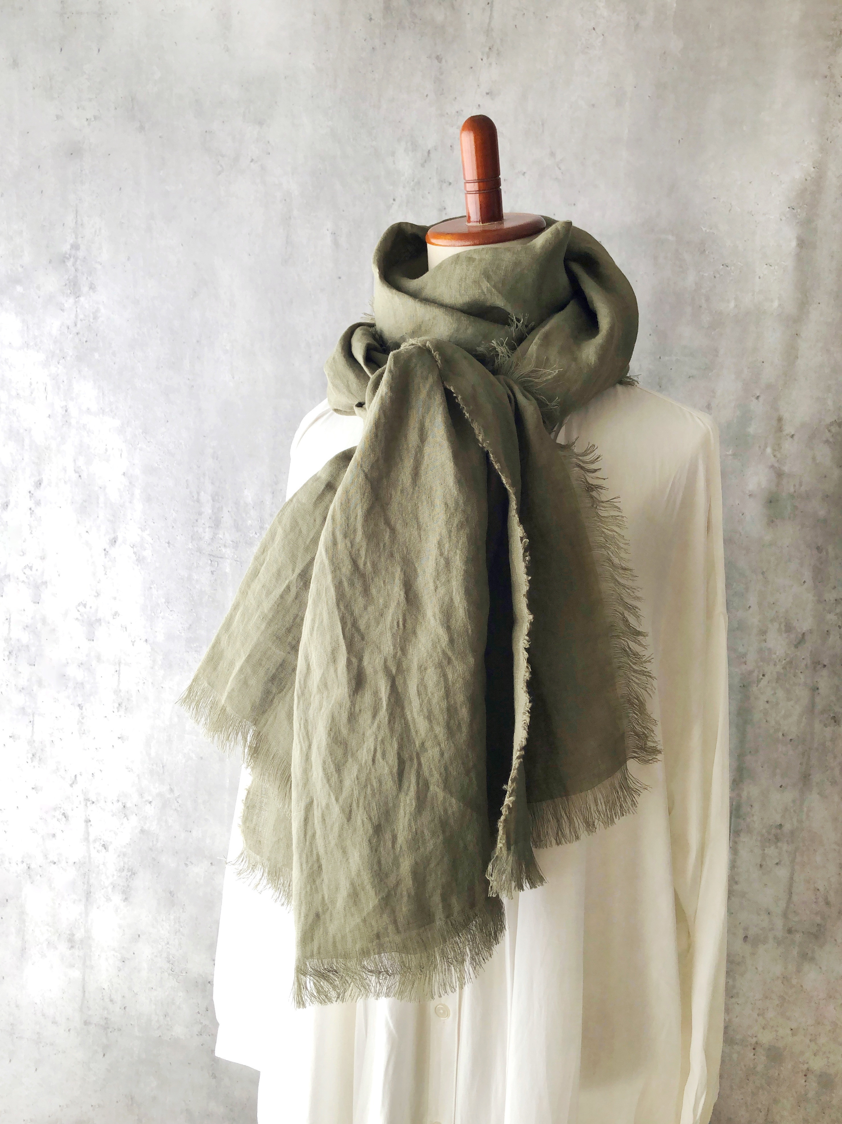 イタリア・トスカーナリネンのふわふわストール・全7色　釜炊き仕上げ　カーキ