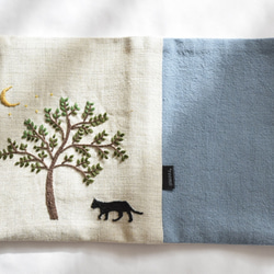送料無料「月と木と猫」手刺繍ブックカバー・文庫本サイズ 7枚目の画像