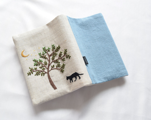 たろうちゃん様オーダー　ハンドメイド　ブックカバー　手刺繍　文庫本　ポケット koko様オーダー ハンドメイド ブックカバー 手刺繍 文庫本