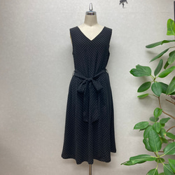 新品同様 ワンピース ドット リボン ノースリーブ リボン付き♪ドット柄のVネックノースリーブワンピース