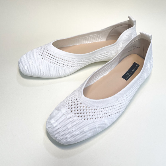 ◆僅售23.5cm◆ 簡單輕便的針織材質平底高跟鞋（白×白雨紋） 第1張的照片