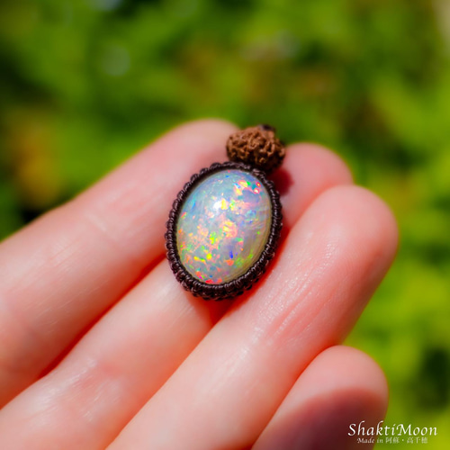 レア大粒の虹色の遊色が美しいプレシャスオパール