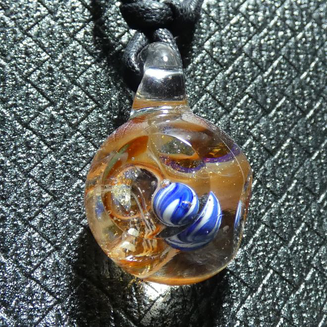 二面カット玉、地球　ＮＯ.2（ガラス、とんぼ玉、ネックレス）