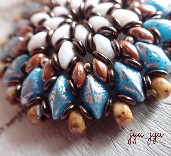 【軽量】circle beads necklace - denim White Φ4.6cm 2枚目の画像