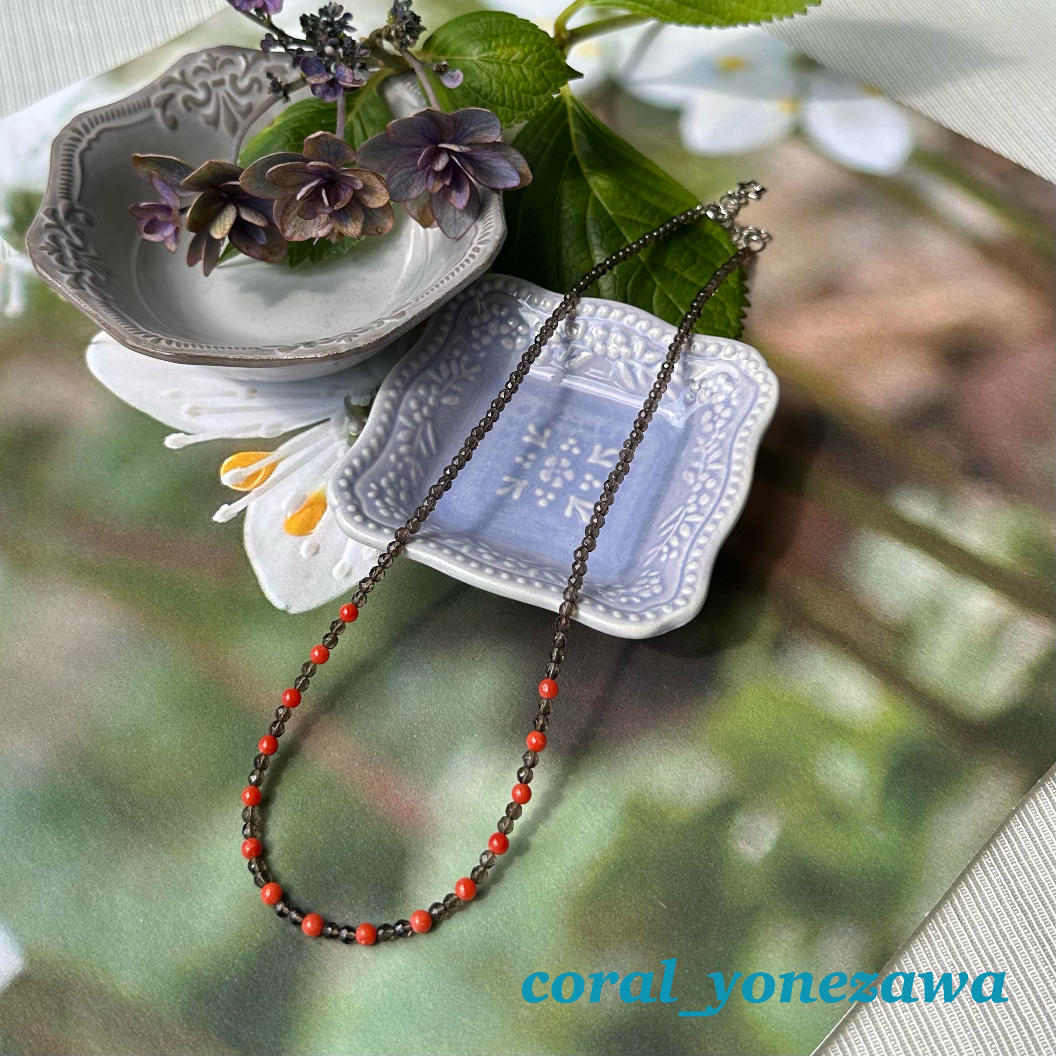 スモーキークォーツに赤珊瑚玉　涼感　大人の夏に　オリジナルネックレス　R50709H2