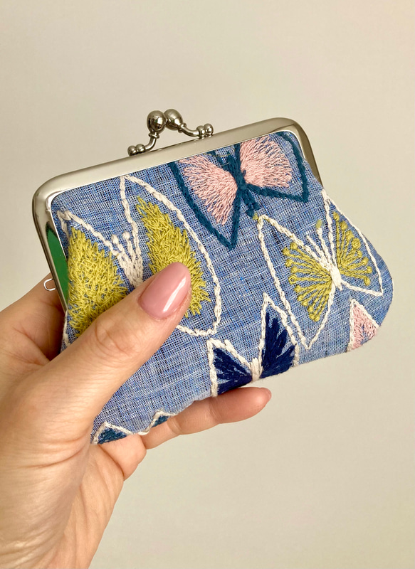 ミナペルホネンmina perhonenの人気柄 蝶々の刺繍が可愛い ミナペルホネンmina perhonenの人気柄 蝶々の刺繍が可愛い