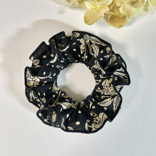 再販】リバティ生地使用♡ふっくらシュシュ♡ヘアゴム♡マロリー